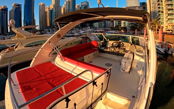 Аренда моторной яхты Cruiser 47 AMMOS в Дубае